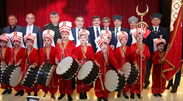 Yüreğir Kültür Merkezi’nde zafer coşkusu