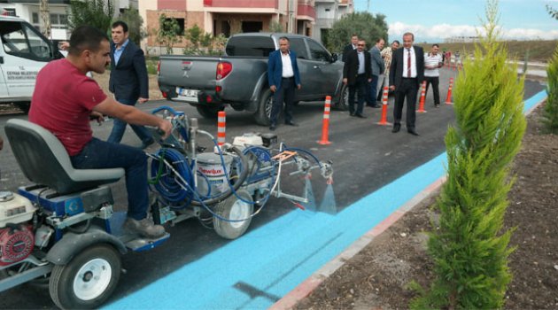 Yürüyüş yolunda asfalt ve ağaçlandırma çalışması