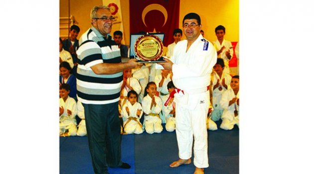 Yusuf Uncular’a BÜYÜK ONUR