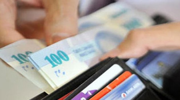 Yüzbinlerin beklediği maaş zammı kararı