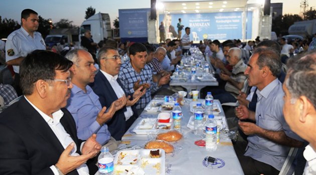Yüzlerce Yüreğirli birlikte oruç açtı