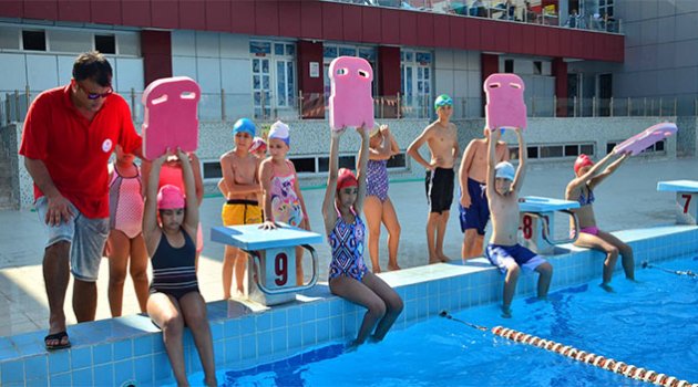 Yüzme il spor merkezi kursları katılımı yoğun bir şekilde devam ediyor