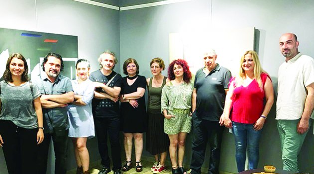 Zamanı resim yaparak durduruyor