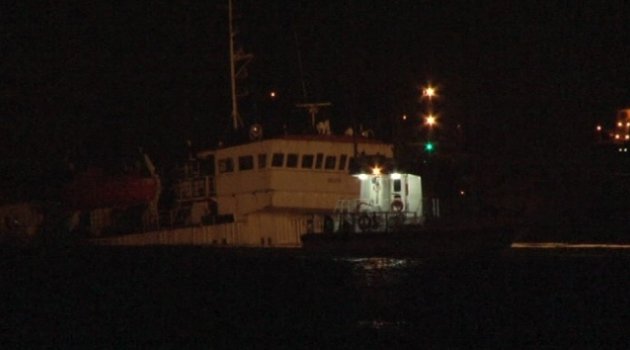 Zeytinburnu açıklarında batmaya başlayan kuru yük gemisi karaya oturdu