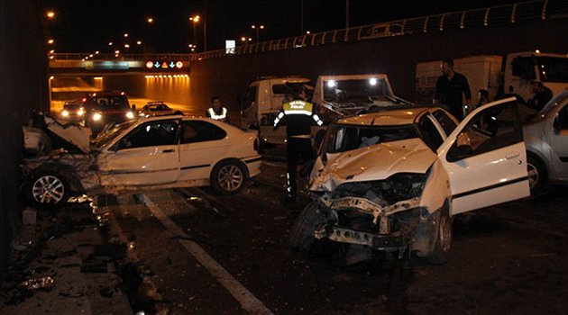 Zincirleme kaza! 3’ü polis 7 yaralı