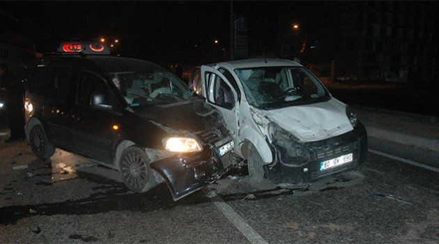 Zincirleme trafik kazası: 2 yaralı
