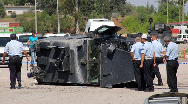 Zırhlı polis aracı devrildi: 3 polis ağır yaralı