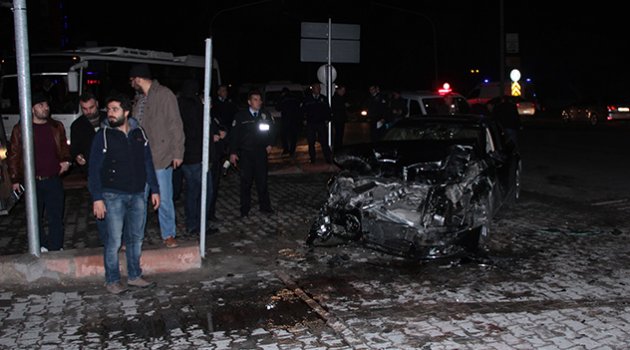 Zırhlı polis aracıyla otomobil çarpıştı: 6 yaralı