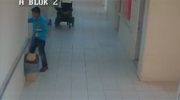 Ziyaret bahanesiyle geldiği huzurevinde para çaldı