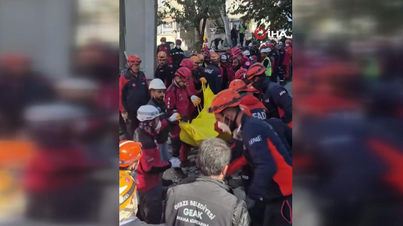 6 Katlı Bina Çöktü:2 Kişinin Cansız Bedeni Çıkarıldı