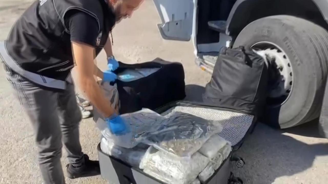80 Milyonluk Uyuşturucuyla Yakalandı:&#039;&#039;Arkadaşım Rica Etti,Götürdüm&#039;