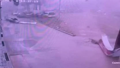 Adana’da Hortum Okulun Çatısını Uçurdu