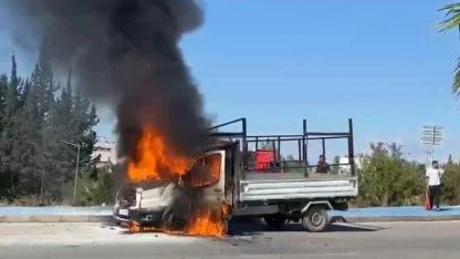 Adana’da Kamyonet Alev Alev Yandı