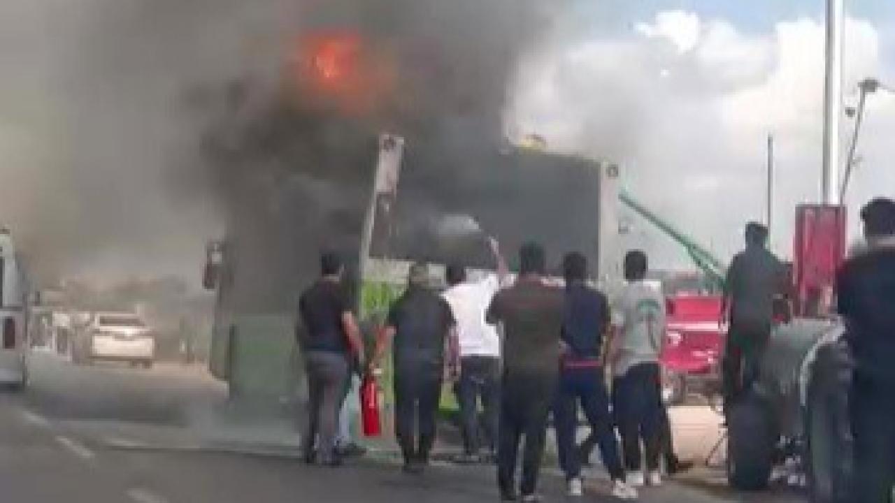 Belediye Otobüsü Alev Alev Yandı