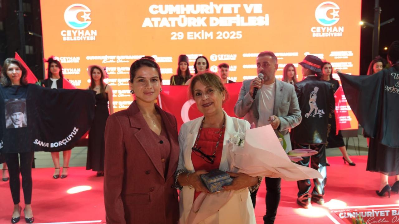 Ceyhan’da Cumhuriyet ve Atatürk Defilesi&#039;ne Yoğun İlgi
