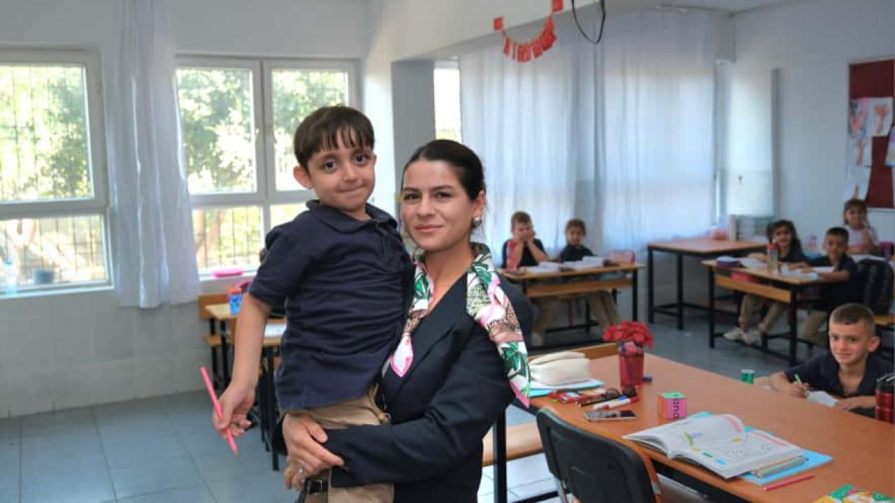 Çocuklardan Sevil Başkana Sevgi Seli