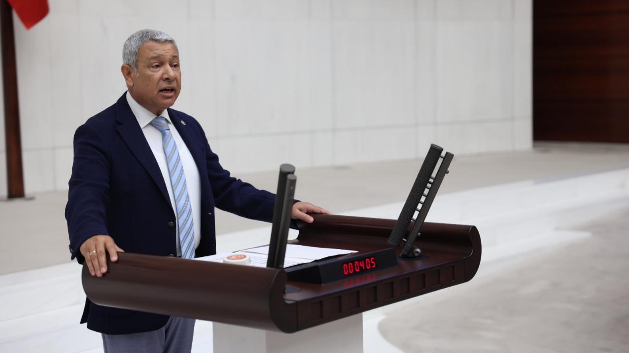 Kepenkler Bir Bir İniyor