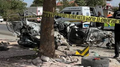 Kırmızı Işıkta Duran Otomobile Arkadan Son Sürat Çarptı