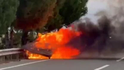 Otomobil Alev Alev Yandı, Sürücü Ölümden Döndü