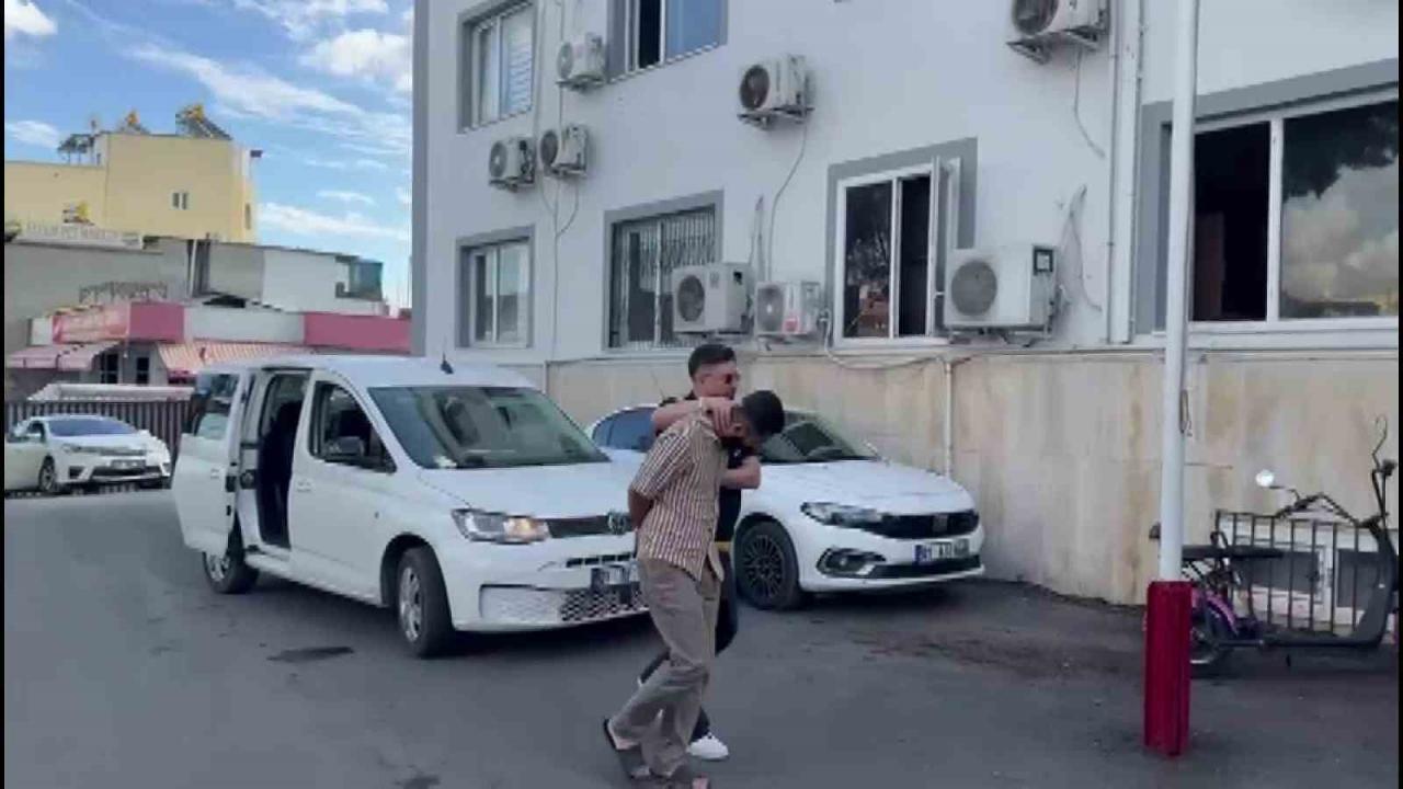 Polis Süsü Verip Çakarla Gezdi