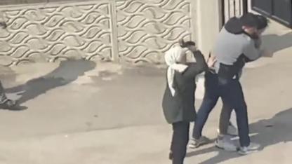 Yol Kavgası Karıştı:Sopalar, Yumruklar, Terlikler Havada Uçuştu