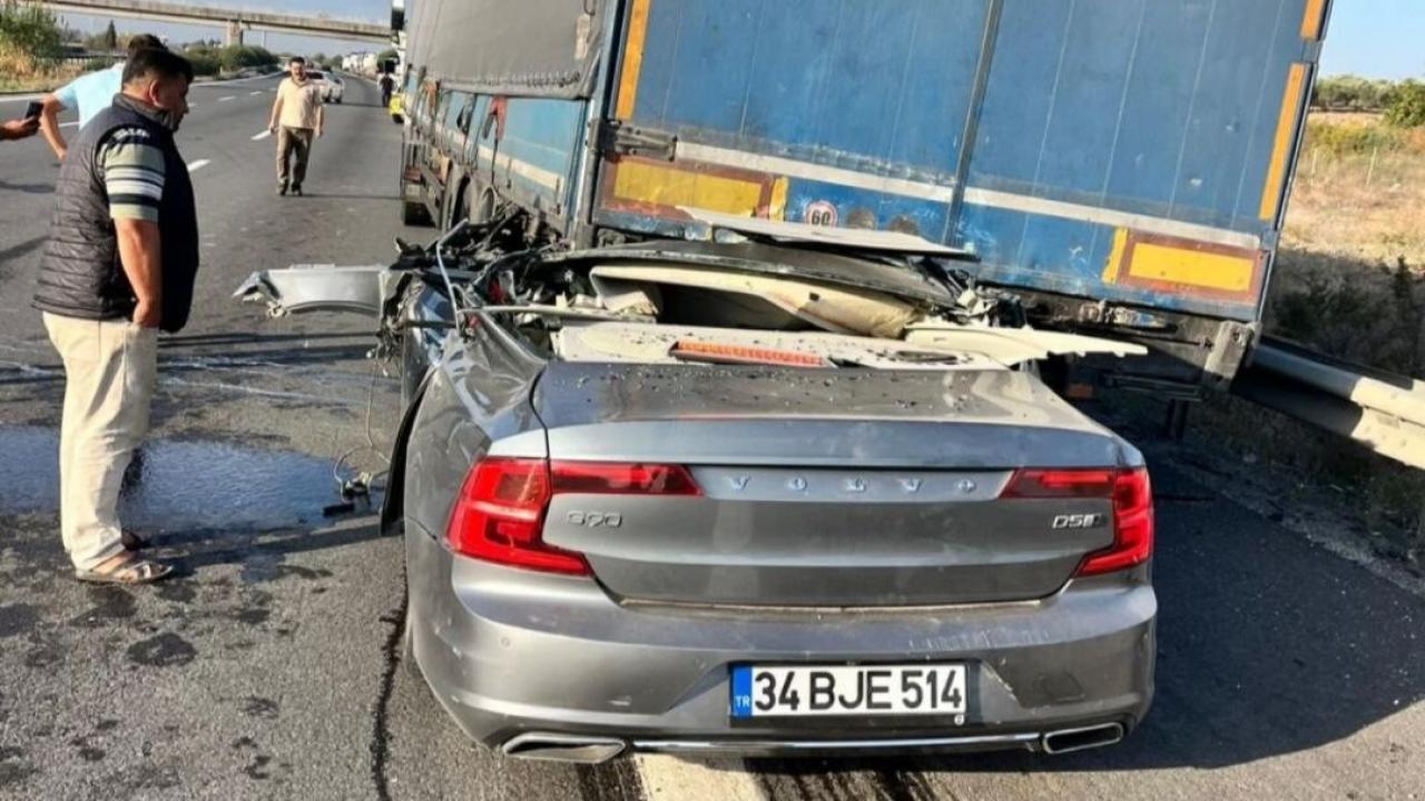 Tırın Arkasına Ok Gibi Saplandı:Sürücü Hayatını Kaybetti