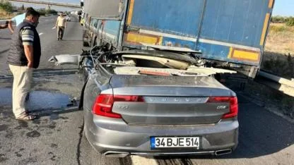 Tırın Arkasına Ok Gibi Saplandı:Sürücü Hayatını Kaybetti