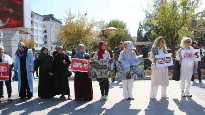 Uşaklı Kadınlardan Gazze İçin Sessiz Çığlık