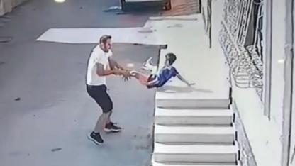 Vicdansız! 8 Yaşındaki Çocuğu Acımasızca Yere Fırlattı