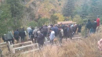 Yangında Ölen Yaşlı İki Kardeş Aynı Mezara Defnedildi