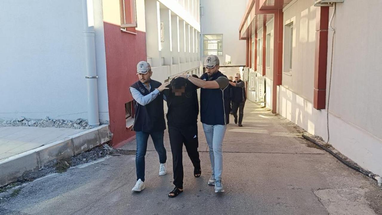 Adana&#039;da DEAŞ Operasyonu: 3 Tutuklama