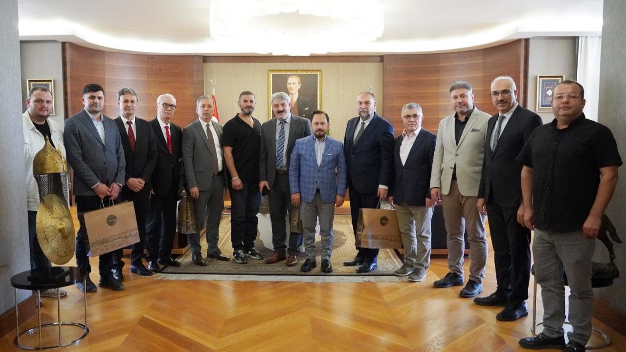 Adana’dan Londra’ya, ‘Gençlik Atlası Uzman Projesi” Köprüsü