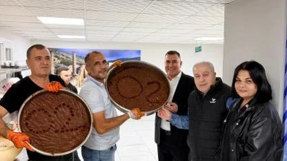 Adıyamanlılar Yeni Dernek Binasında Çiğ Köfte Etkinliği:Hemşehriler Buluştu