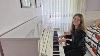 ATA'sına Özel Şarkı Besteledi