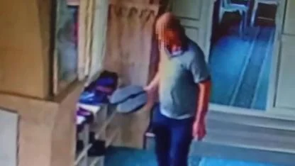 Camide Hırsızlık:Beğendiği Ayakkabıyı Çaldı