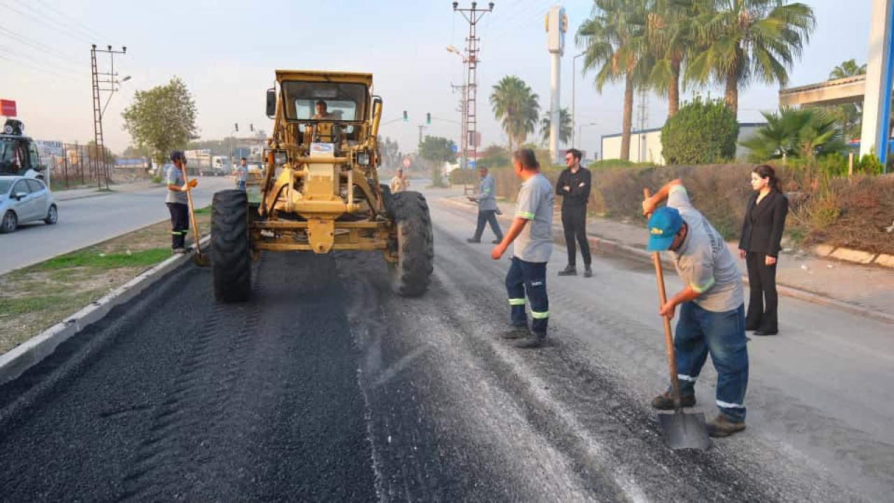 Ceyhan Belediyesi’nden yol onarım seferberliği