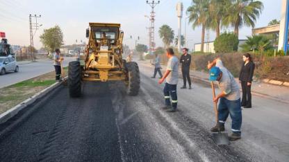 Ceyhan Belediyesi’nden yol onarım seferberliği