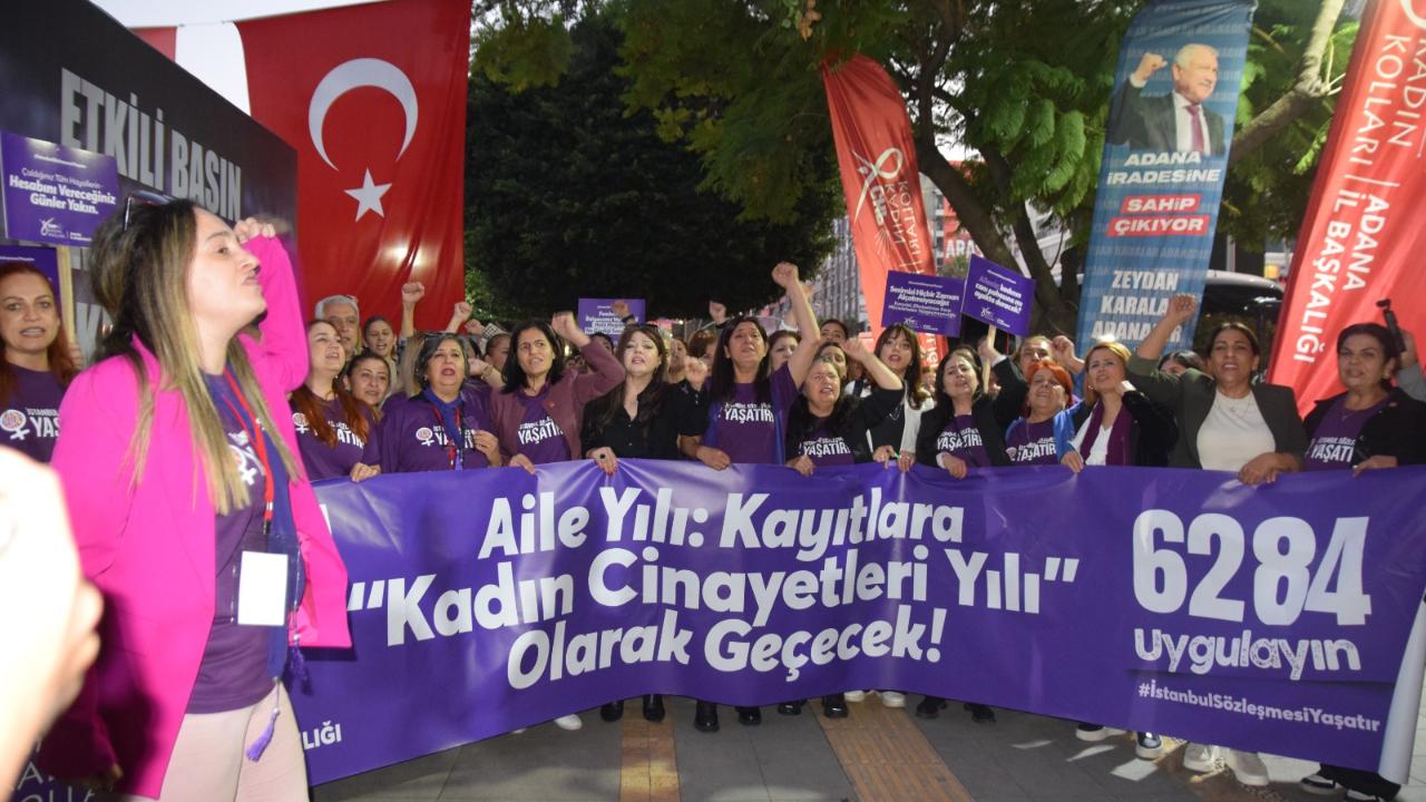 CHP Adana Kadın Kolları Kadın Cinayetlerine Karşı Yürüdü