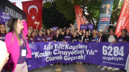 CHP Adana Kadın Kolları Kadın Cinayetlerine Karşı Yürüdü