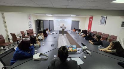 Gazeteci Özke, Geleceğin Aydınlık Yüzleriyle Buluştu