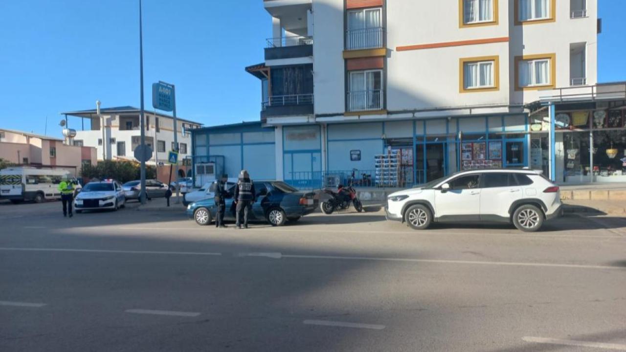 Kozan&#039;da Güven Uygulamaları:3 Şahıs Yakalandı