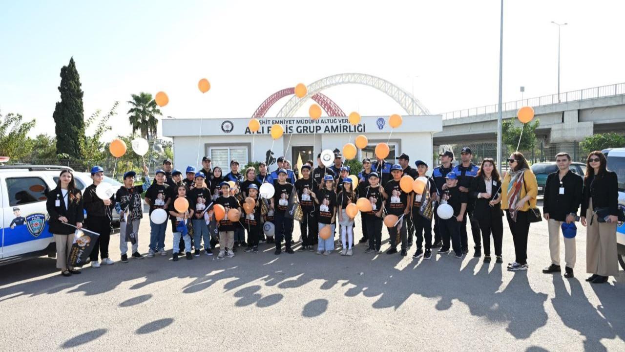 Lösemi Hastası Çocuklara At Sevdirip, Balon Uçurdular