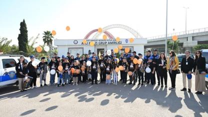 Lösemi Hastası Çocuklara At Sevdirip, Balon Uçurdular