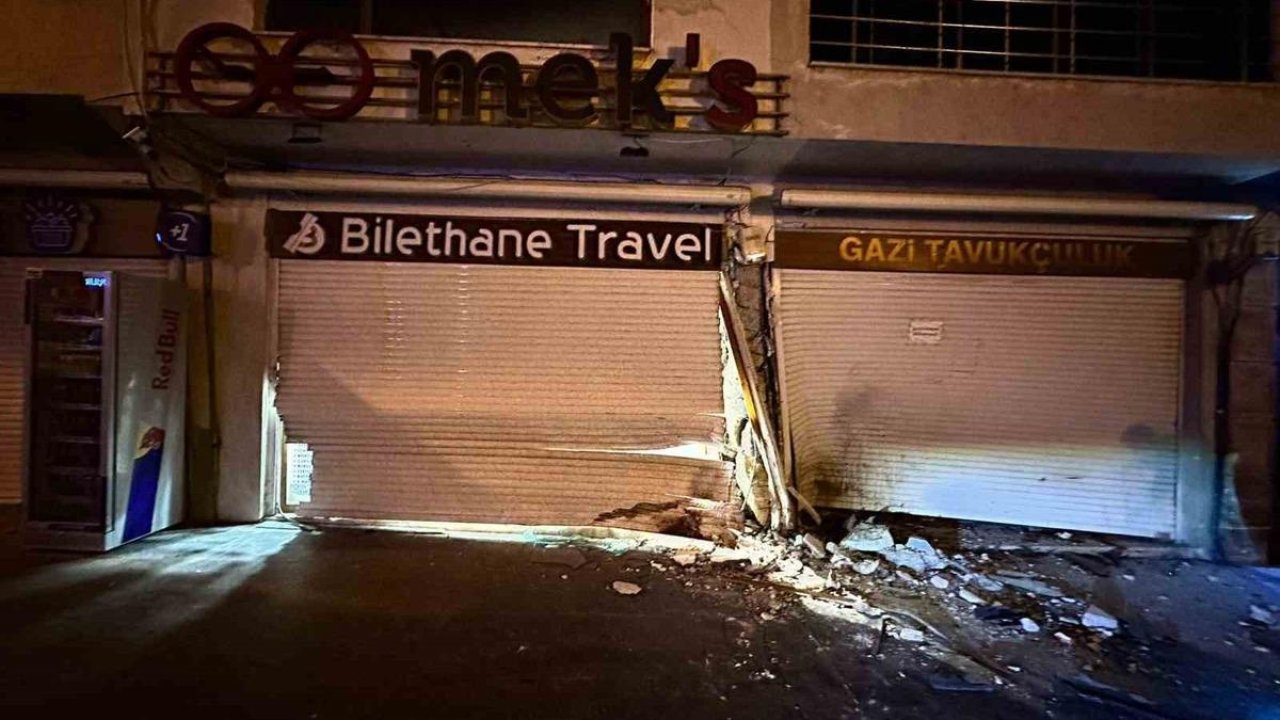 Mardin’de Otomobil İş Yerinin Kepengine Çarptı:4 Yaralı