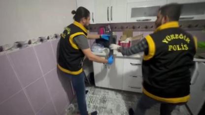 Mutfak Dolabından Cephanelik Çıktı!