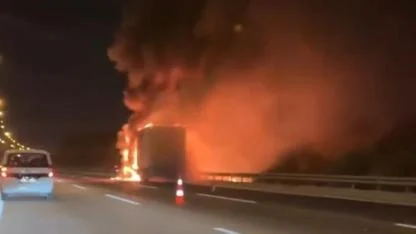Otoyolda Tır Faciası:Alev Alev Yandı