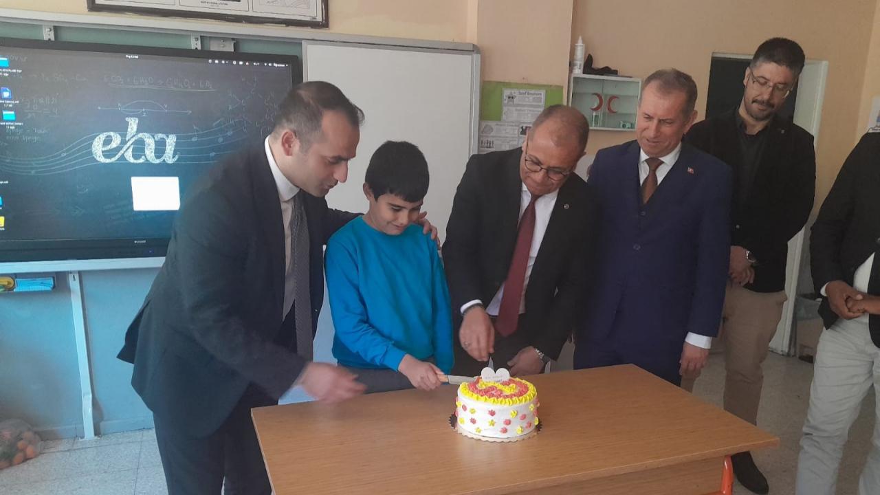 Özel Öğrenciye Doğum Günü Sürprizi