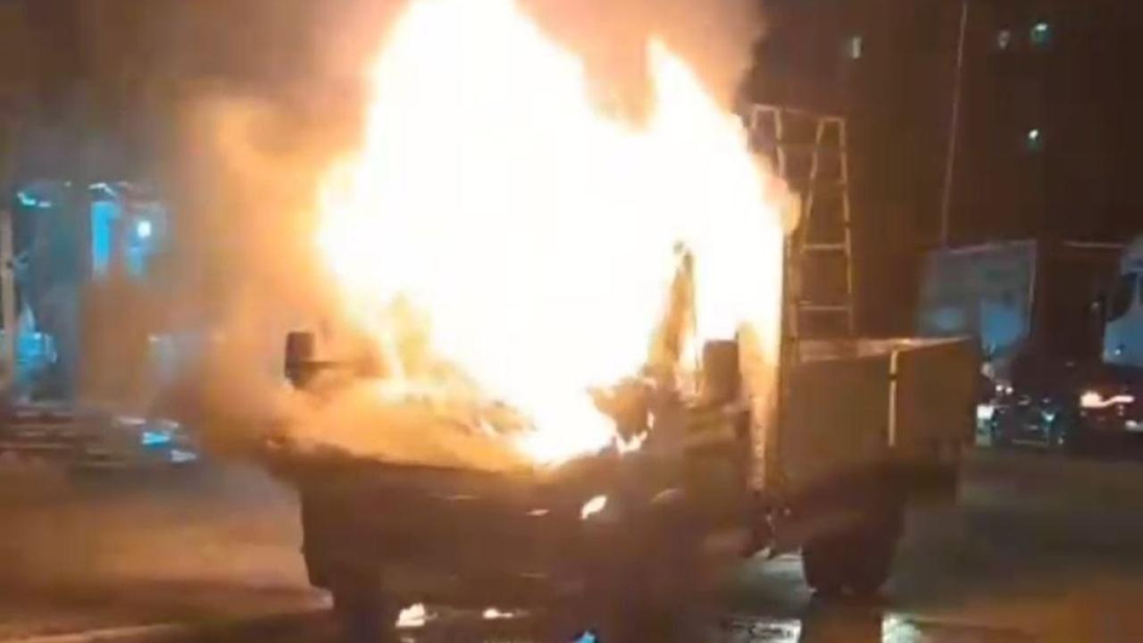 Park Halindeki Kamyonet Alevlere Teslim Oldu