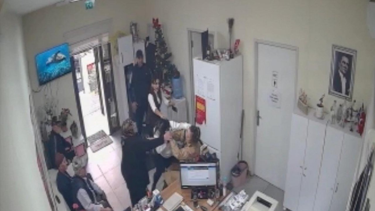 Pendik&#039;te &#039;&#039;Belge&#039;&#039; Krizi! Muhtara Saldırdı