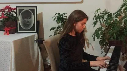 Piyanist Çocuk ATA'sını Bestelediği Şarkıyla Andı